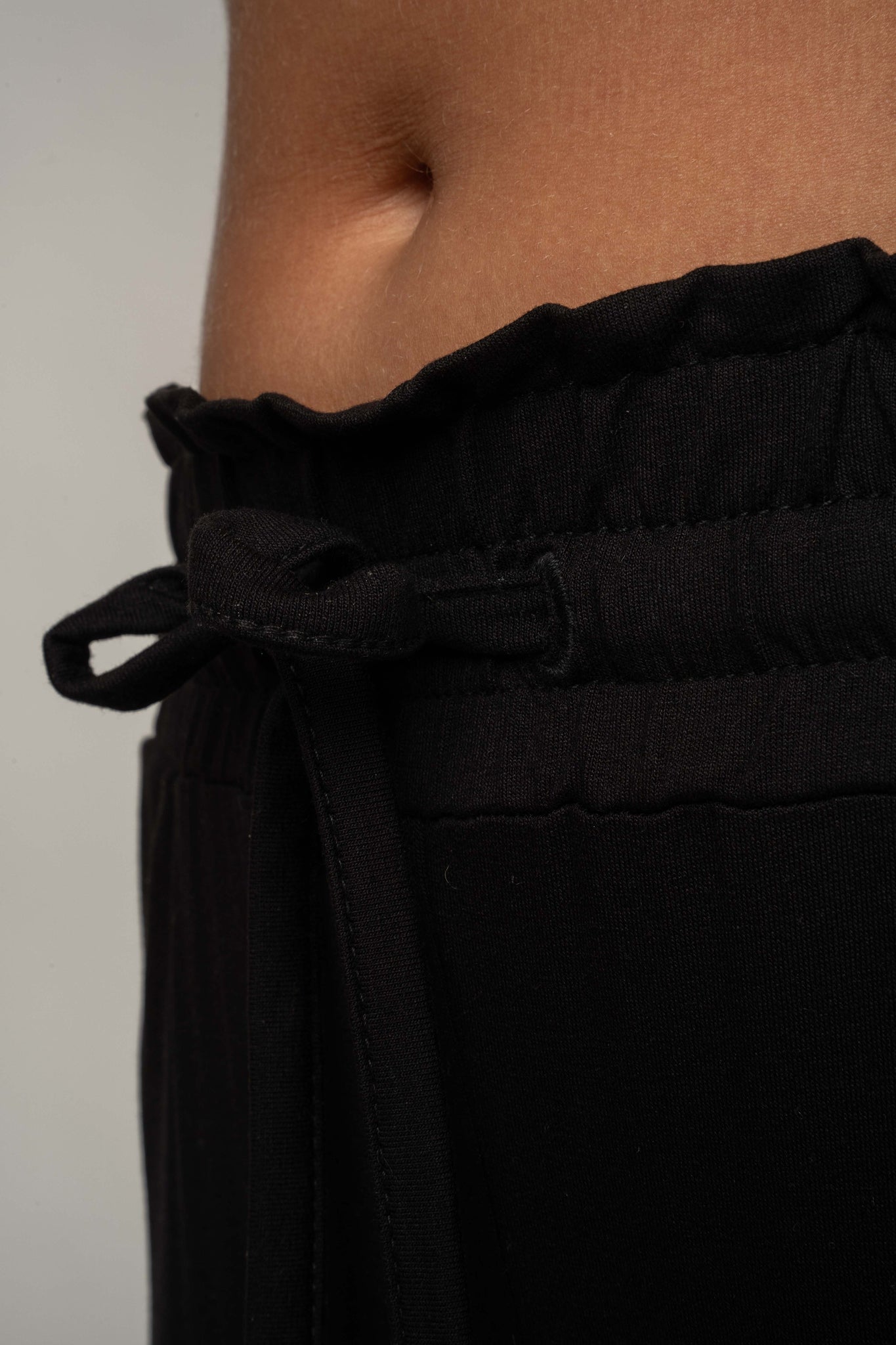 WOMEN'S VISCOSE TROUSERS BLACK - ELYSIA