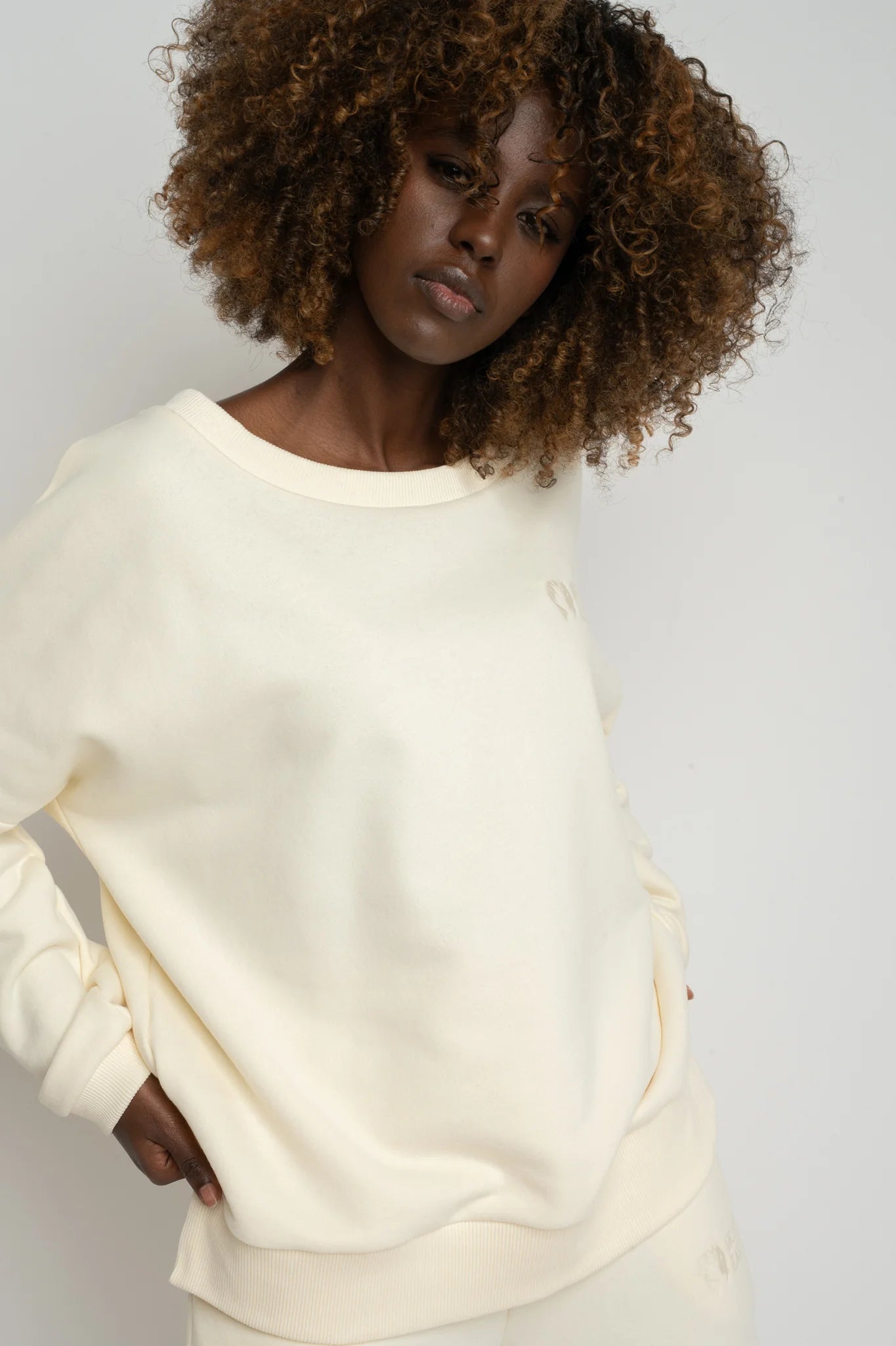 OVERSIZED SWEATSHIRT WITH A WIDE NECKLINE 2ND DROP ECRU - MULL
