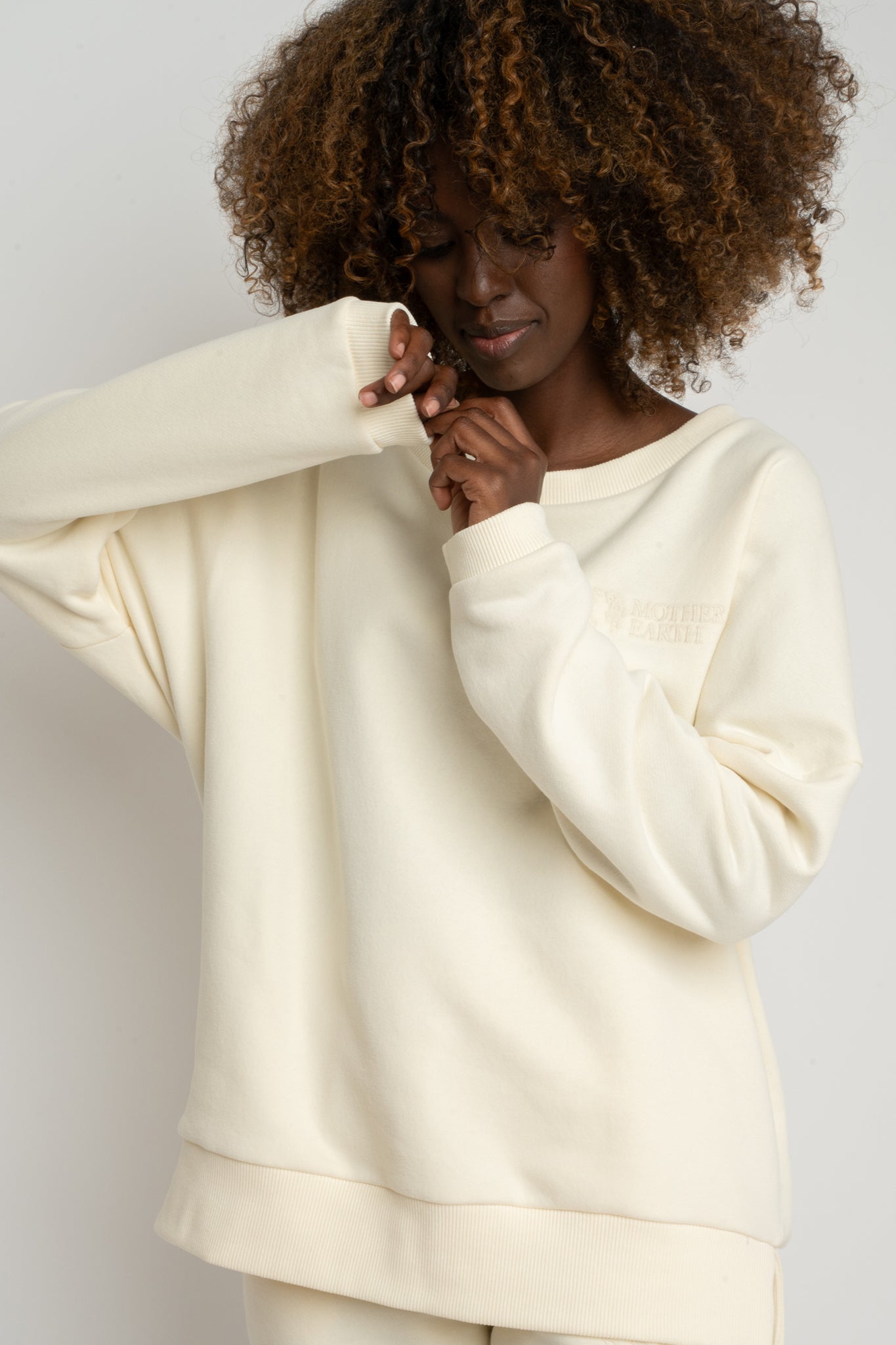 BLUZA OVERSIZE Z SZEROKIM DEKOLTEM ECRU - MULL