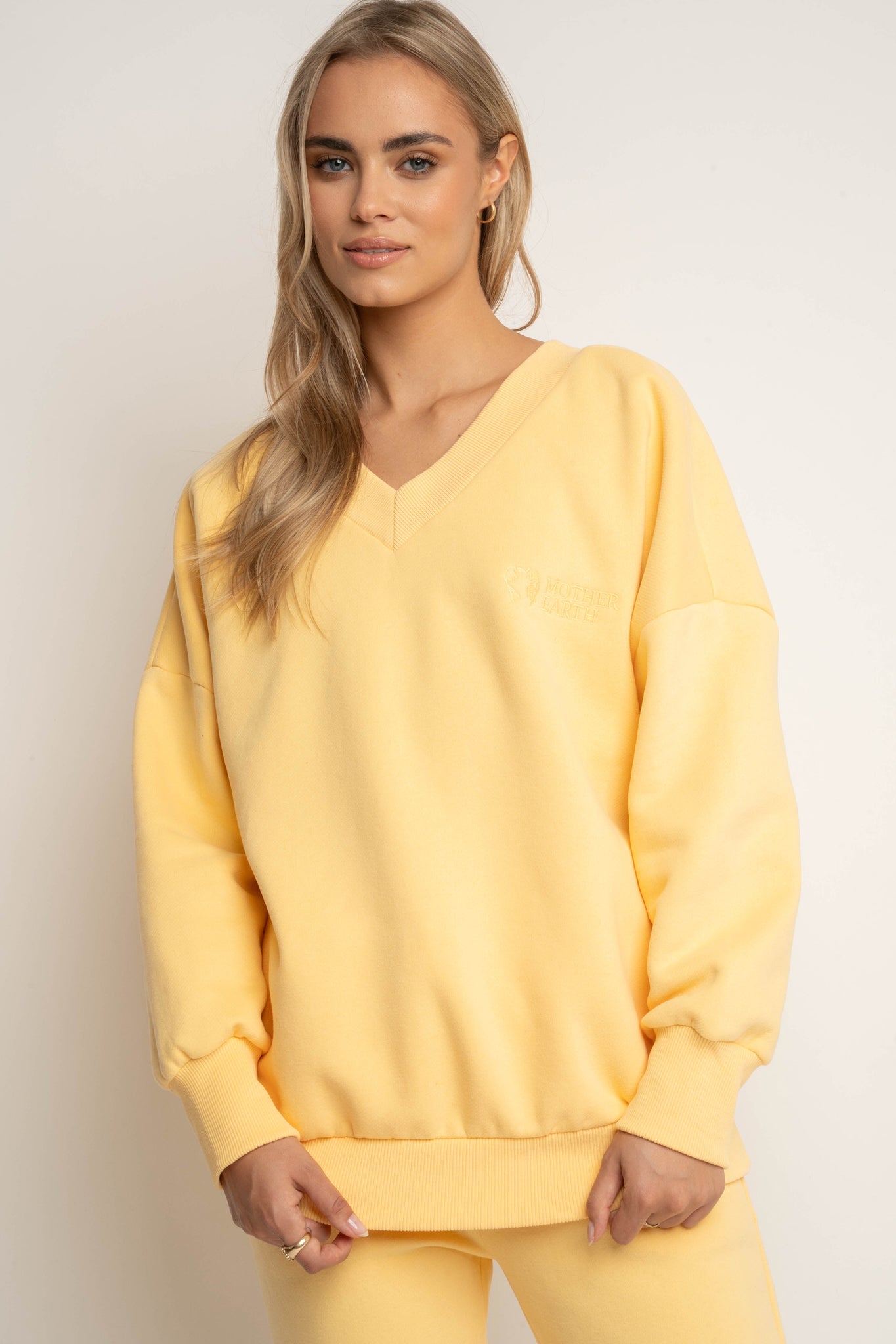 BLUZA Z DEKOLTEM OVERSIZE ŻÓŁTA - BISCOE