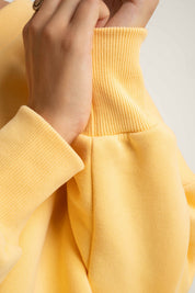 BLUZA Z DEKOLTEM OVERSIZE ŻÓŁTA - BISCOE