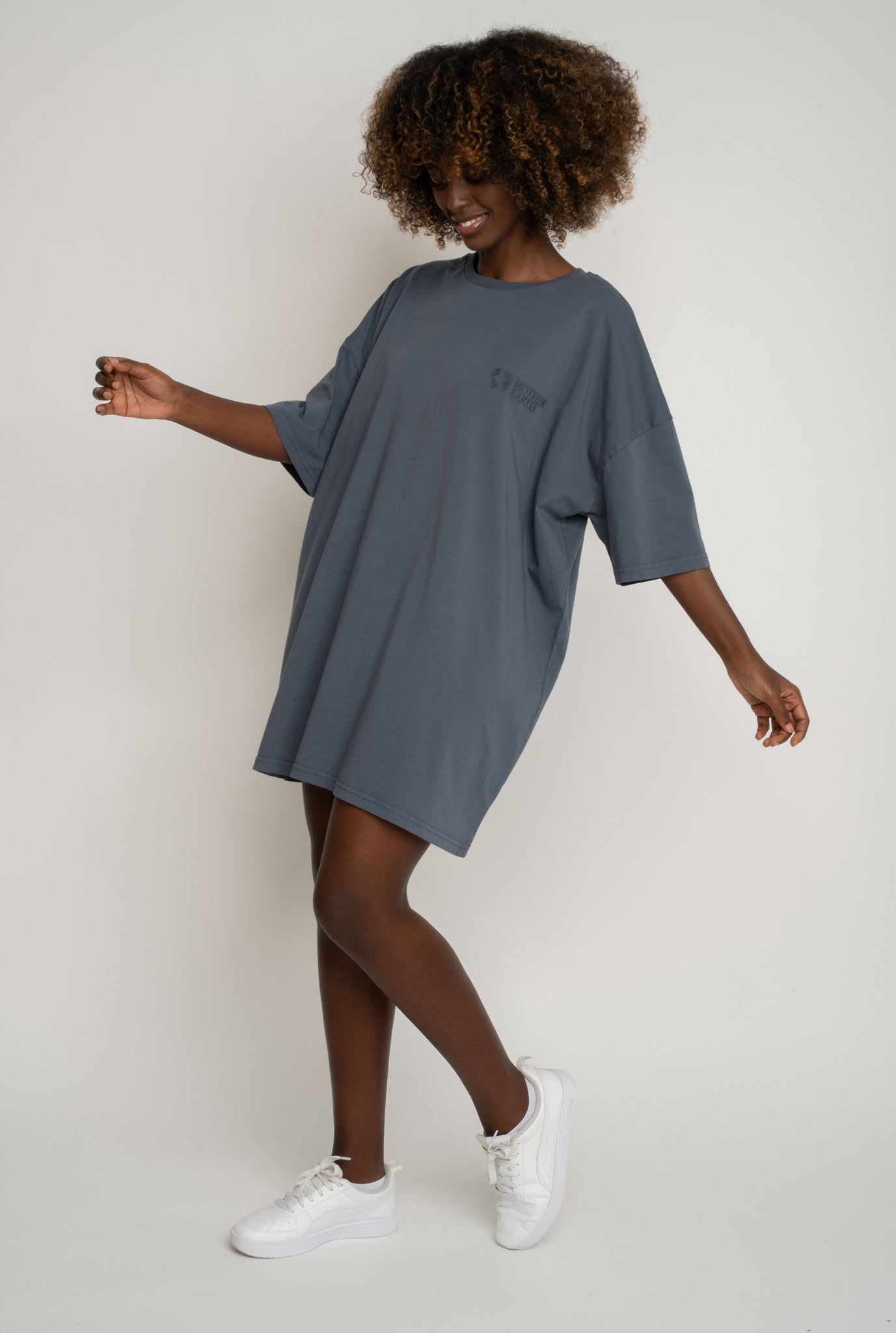 OVERSIZED T-SHIRT WITH A DELICATE WASH EFFECT, GRAY - KOMODO