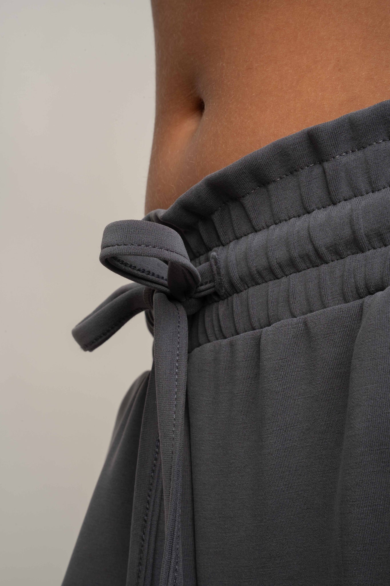 DAMSKIE SPODNIE Z MODALU SZARE - CALDERA