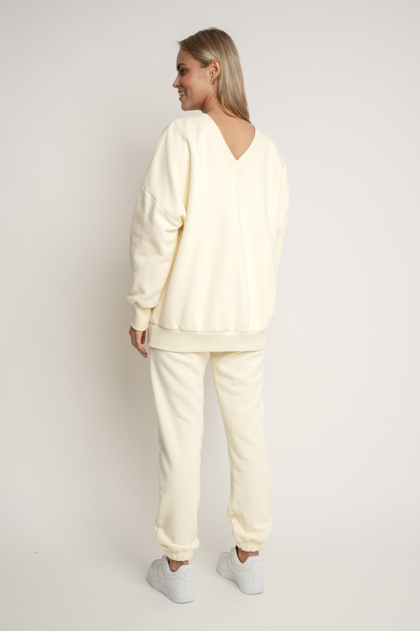 BLUZA Z DEKOLTEM OVERSIZE KREMOWA - BISCOE