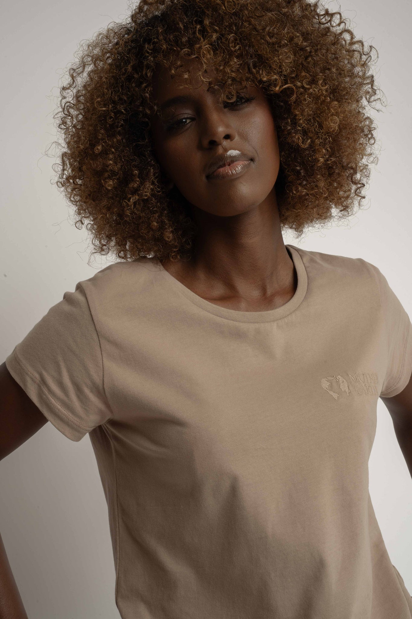 WOMEN'S LIGHT BROWN T-SHIRT - SALINA