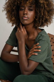 T-SHIRT OVERSIZE Z DELIKATNYM EFEKTEM SPRANIA ZIELONY - NUSA