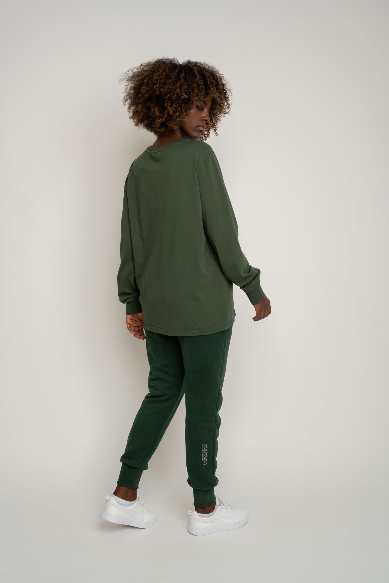 LONGSLEEVE OVERSIZE Z DELIKATNYM EFEKTEM SPRANIA ZIELONY - GILI