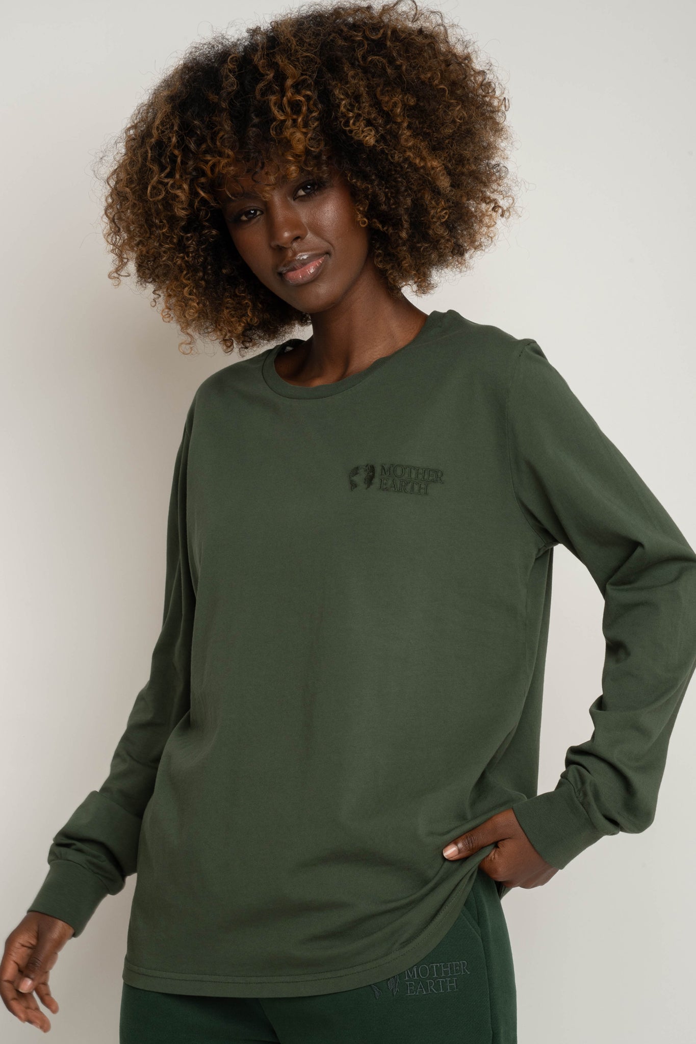 LONGSLEEVE OVERSIZE Z DELIKATNYM EFEKTEM SPRANIA ZIELONY - GILI