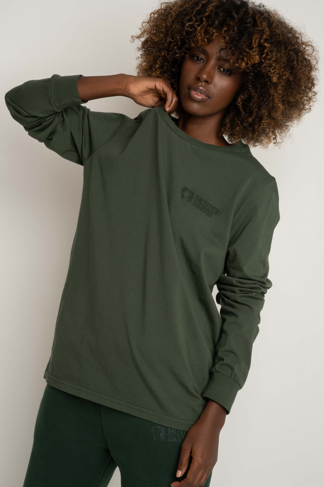 LONGSLEEVE OVERSIZE Z DELIKATNYM EFEKTEM SPRANIA ZIELONY - GILI