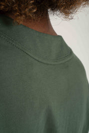 T-SHIRT OVERSIZE Z DELIKATNYM EFEKTEM SPRANIA ZIELONY - FLORES