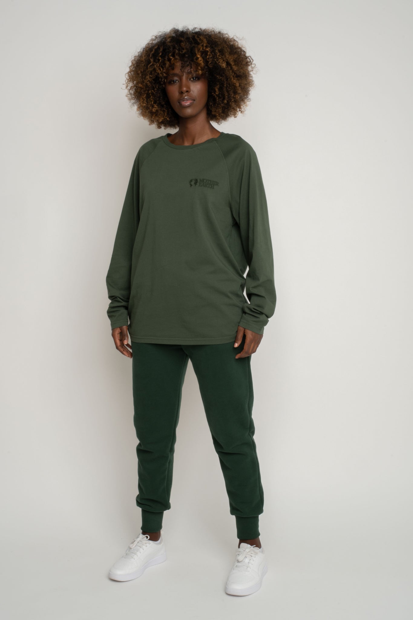 LONGSLEEVE OVERSIZE Z DELIKATNYM EFEKTEM SPRANIA ZIELONY - OBILATU