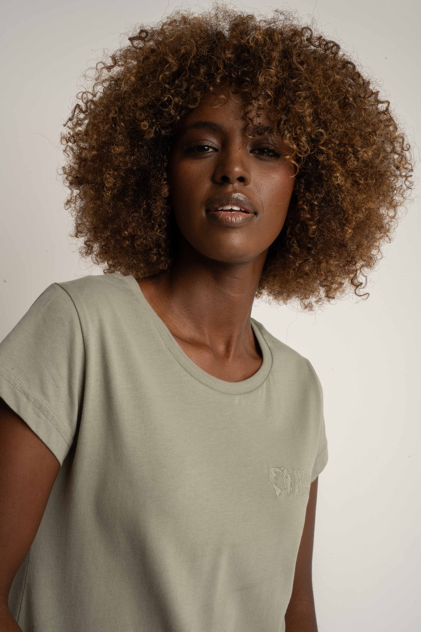 WOMEN'S WHITE T-SHIRT - SALINA