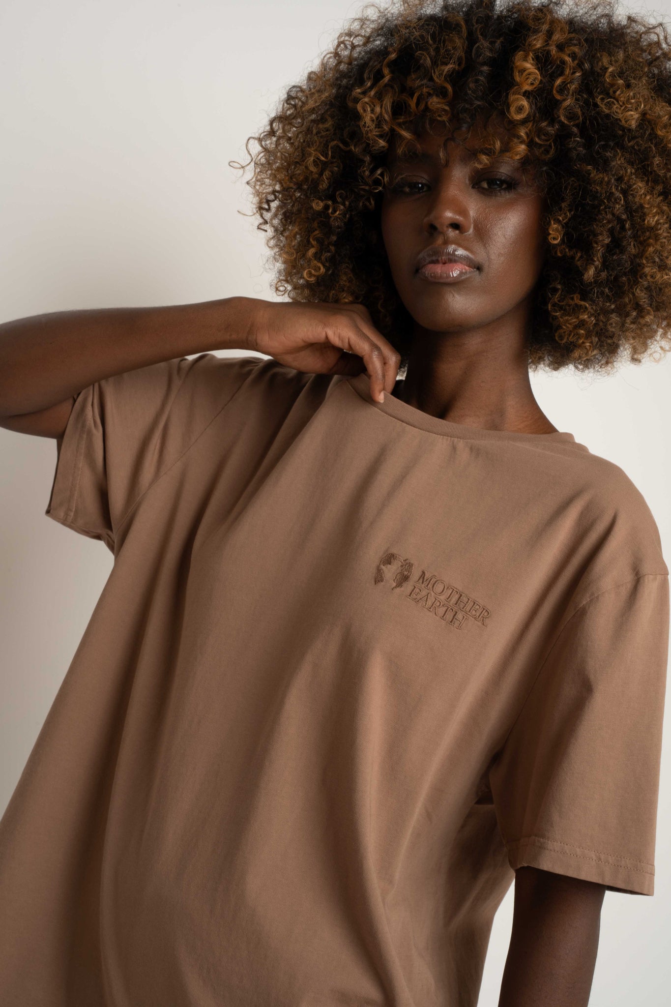 OVERSIZED T-SHIRT WITH A DELICATE WASHED EFFECT BROWN - OYSTER