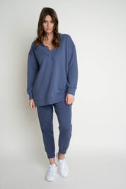 LONG OVERSIZE SWEATSHIRT WITH A V-NECK COBALT - EGINA