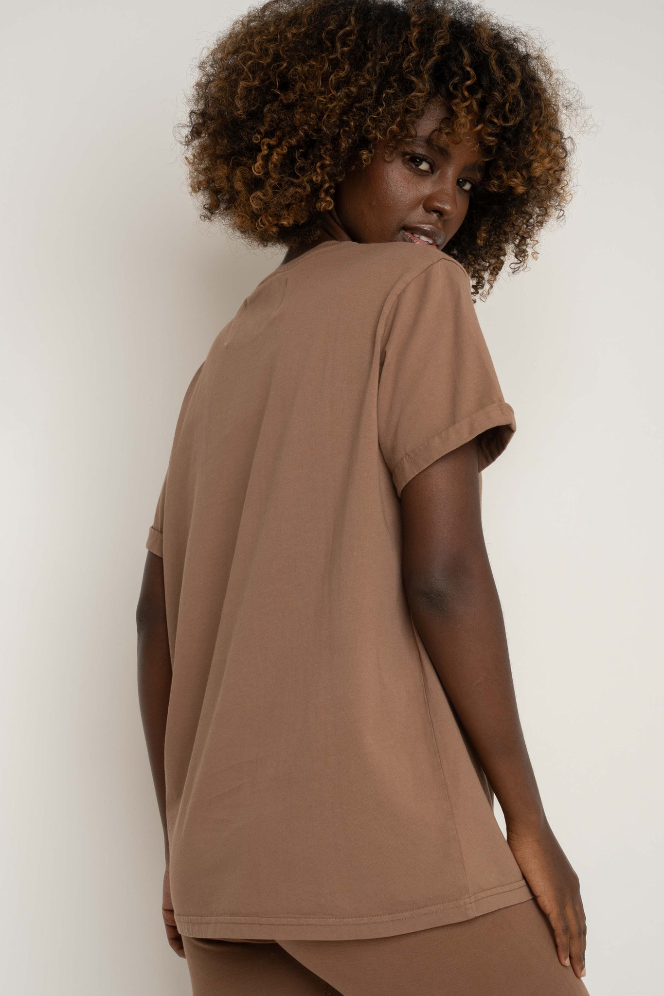 OVERSIZED T-SHIRT WITH A SOFT WASHED EFFECT BROWN - MORAINE