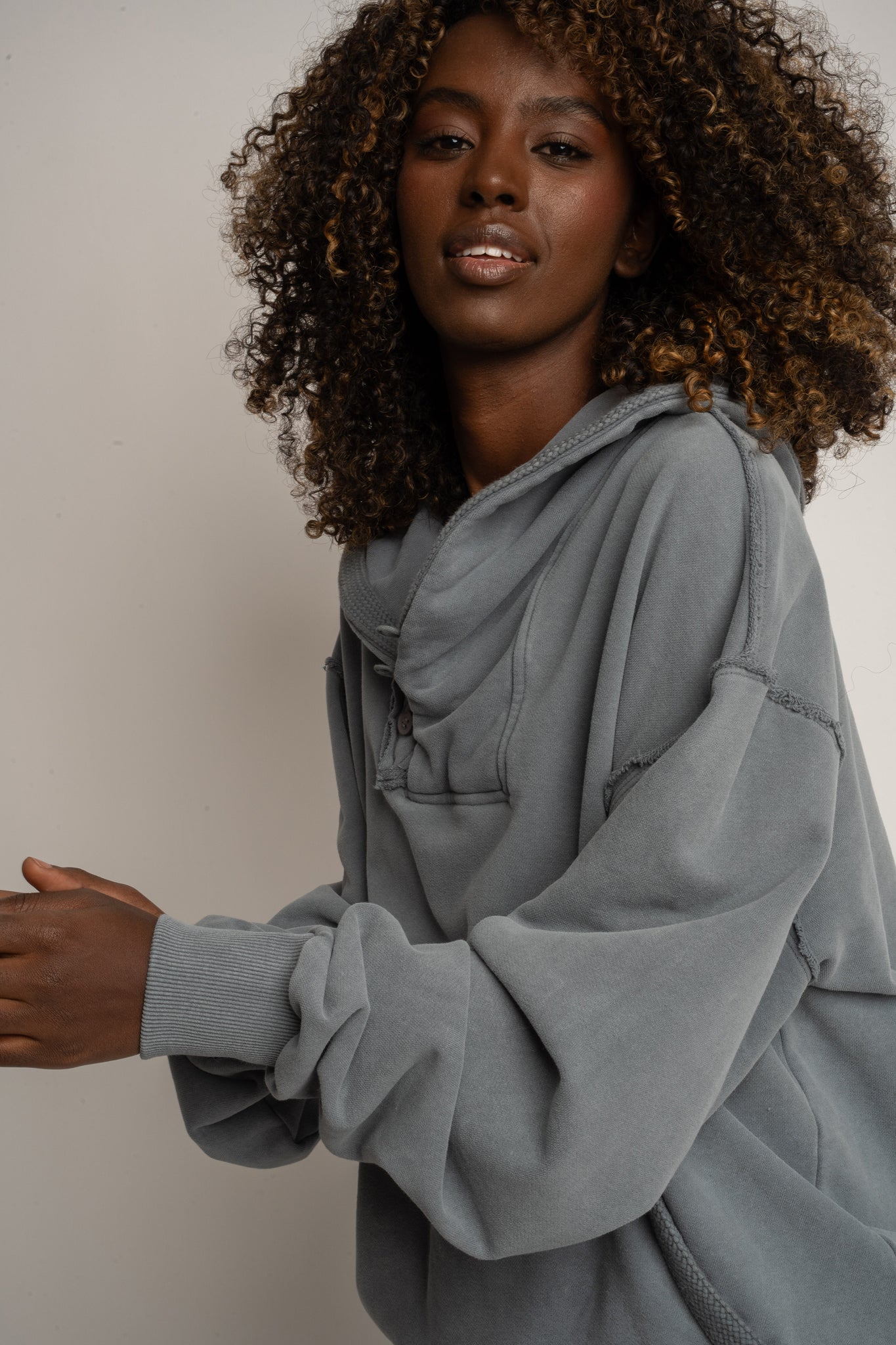BLUZA Z EFEKTEM WASHED ANTRACYTOWA - KUOPIO