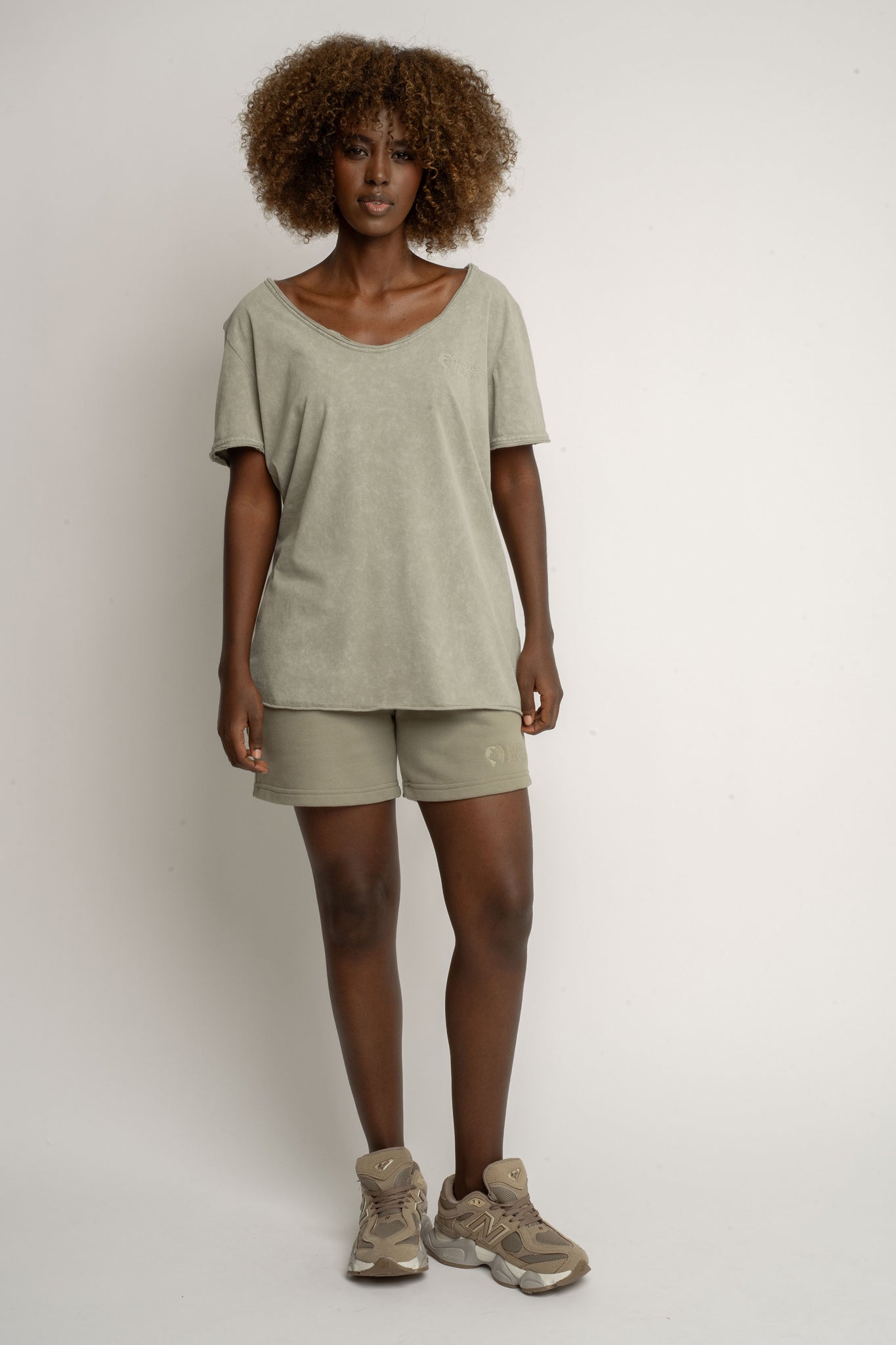 T-SHIRT Z EFEKTEM WASHED OLIWKOWY - SEINE