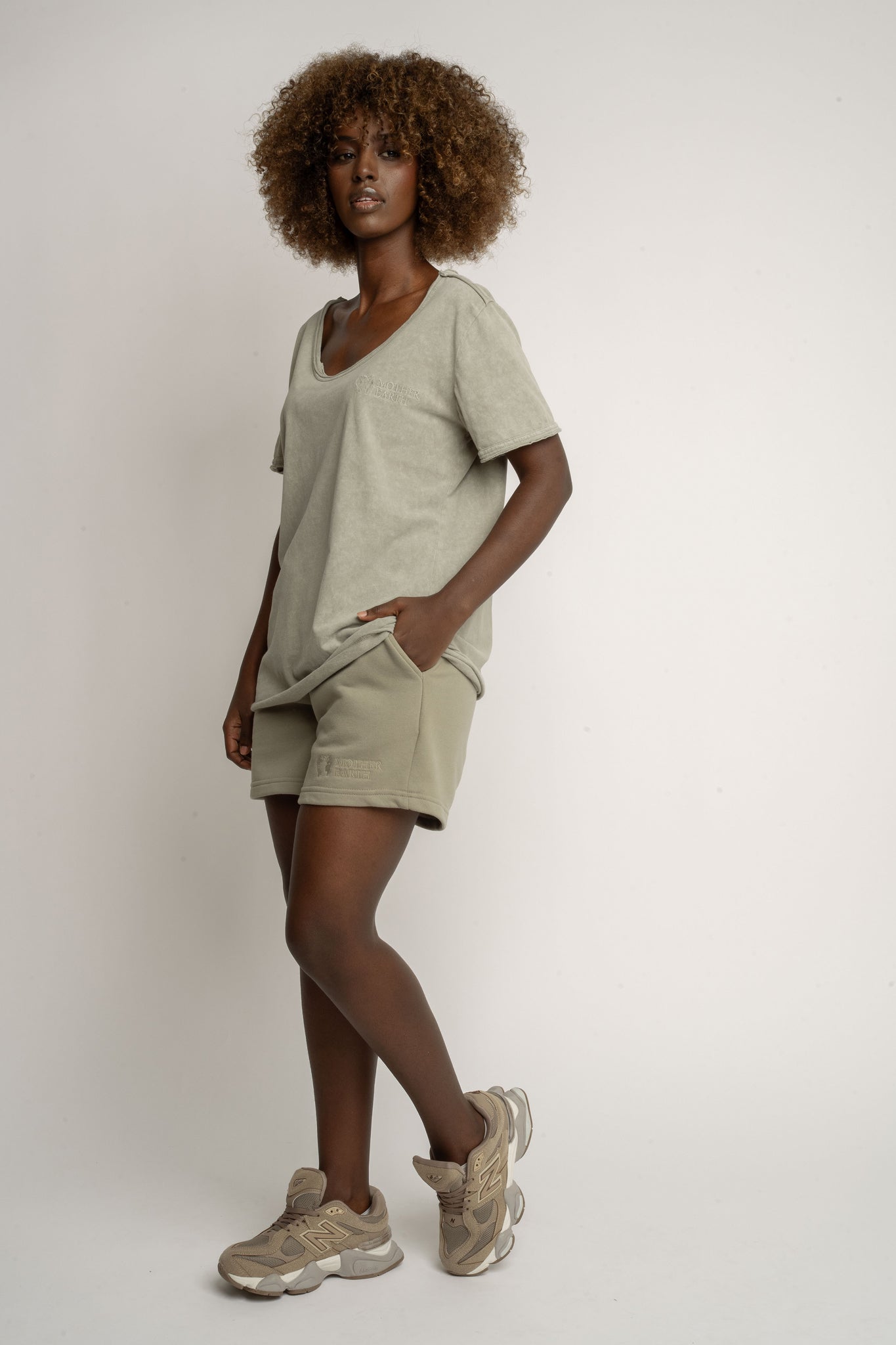 T-SHIRT Z EFEKTEM WASHED OLIWKOWY - SEINE