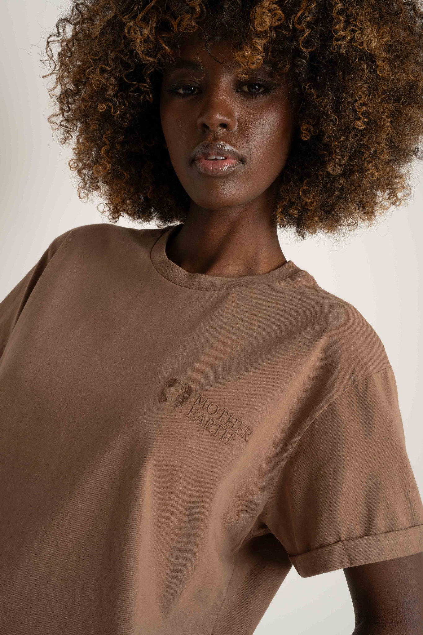 OVERSIZED T-SHIRT WITH A SOFT WASHED EFFECT BROWN - MORAINE