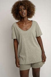 T-SHIRT Z EFEKTEM WASHED OLIWKOWY - SEINE