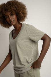 T-SHIRT Z EFEKTEM WASHED OLIWKOWY - SEINE