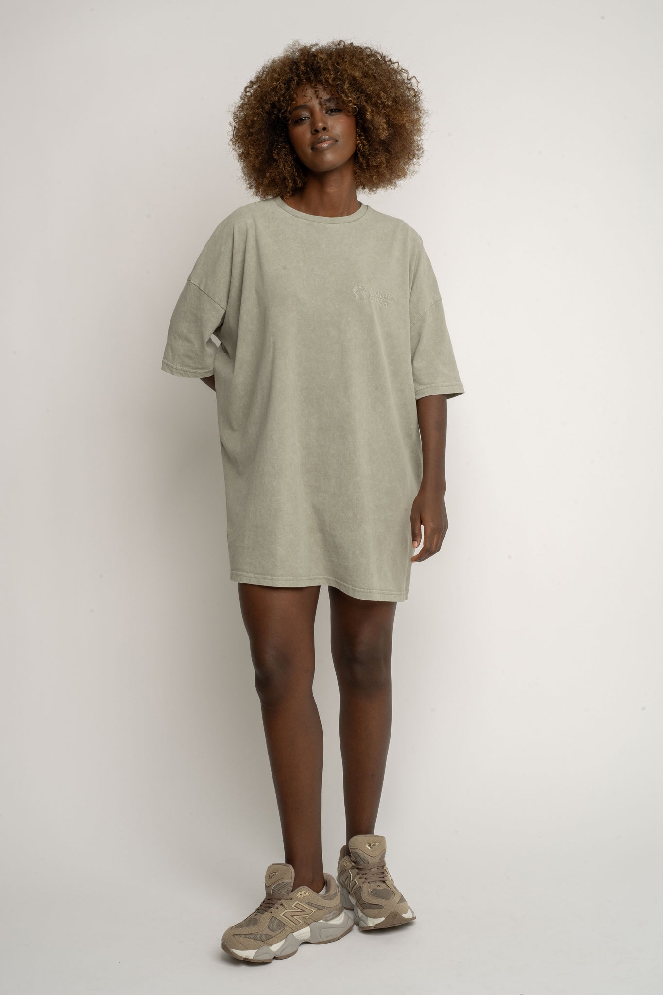 T-SHIRT OVERSIZE Z EFEKTEM WASHED OLIWKOWY - COMO