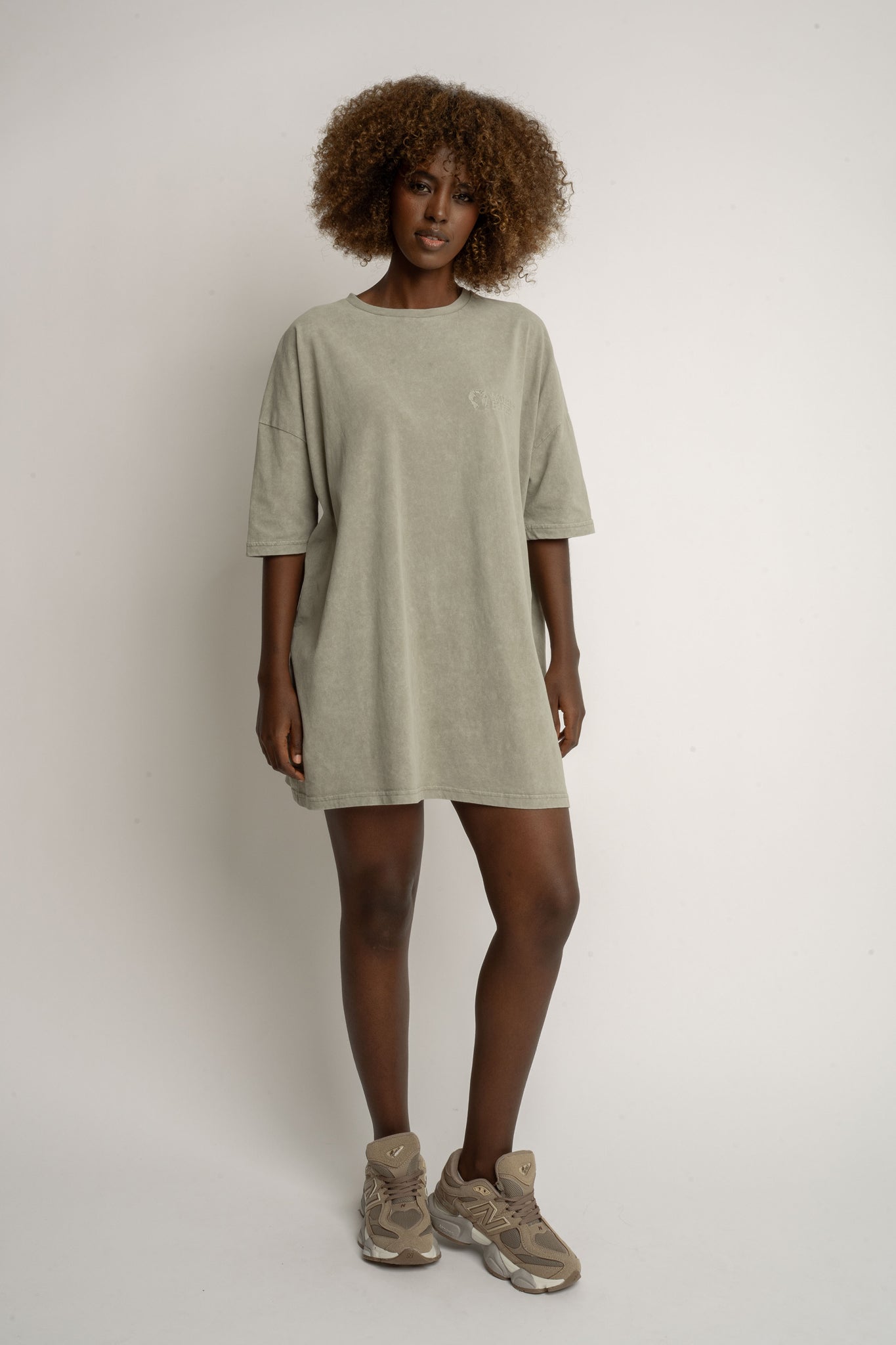 T-SHIRT OVERSIZE Z EFEKTEM WASHED OLIWKOWY - COMO