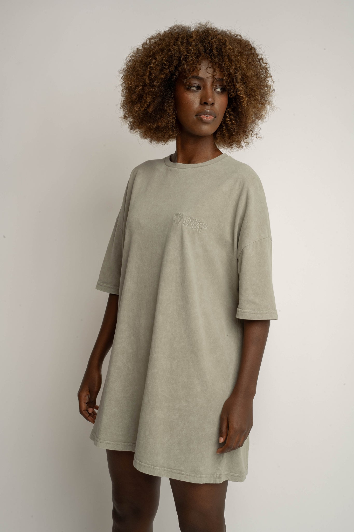 T-SHIRT OVERSIZE Z EFEKTEM WASHED OLIWKOWY - COMO