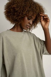 T-SHIRT OVERSIZE Z EFEKTEM WASHED OLIWKOWY - COMO