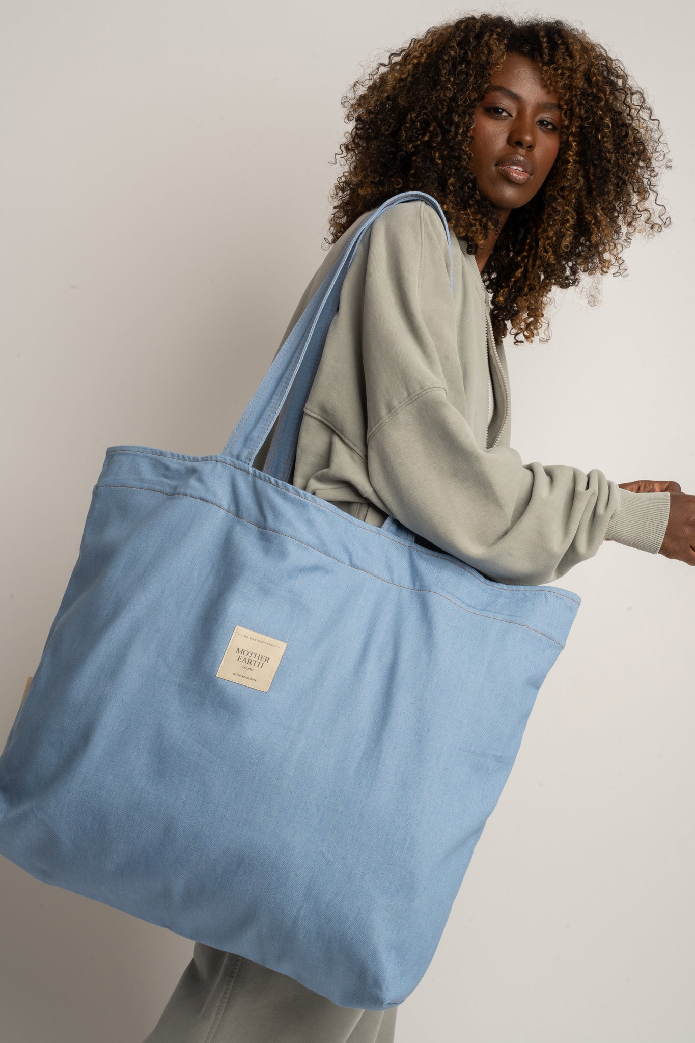 TORBA TYPU SHOPPER BAG W KOLORZE JASNEGO JEANSU  - ADALAR