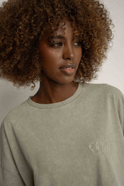 T-SHIRT OVERSIZE Z EFEKTEM WASHED OLIWKOWY - COMO