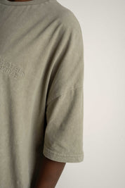 T-SHIRT OVERSIZE Z EFEKTEM WASHED OLIWKOWY - COMO