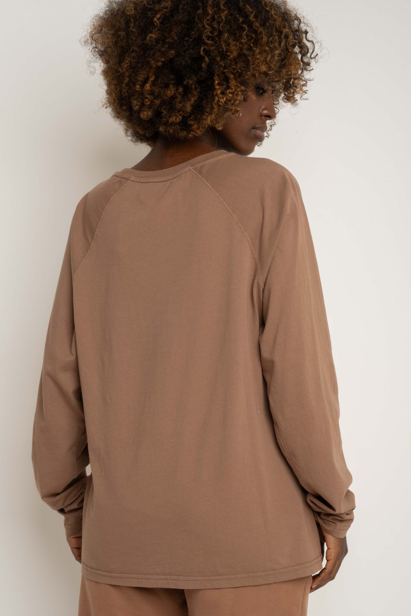 OVERSIZED LONGSLEEVE WITH A DELICATE WASHED EFFECT BROWN - OBILATU
