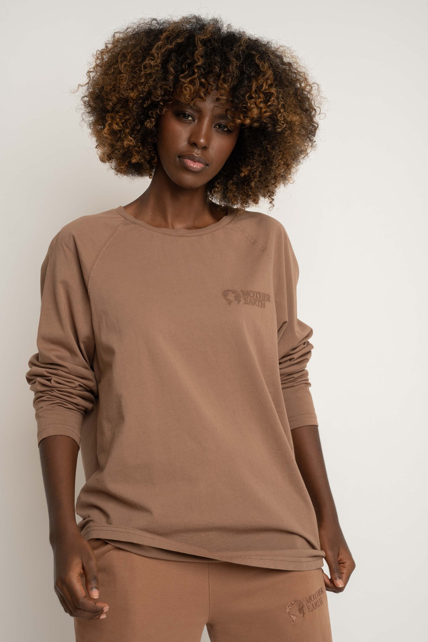OVERSIZED LONGSLEEVE WITH A DELICATE WASHED EFFECT BROWN - OBILATU
