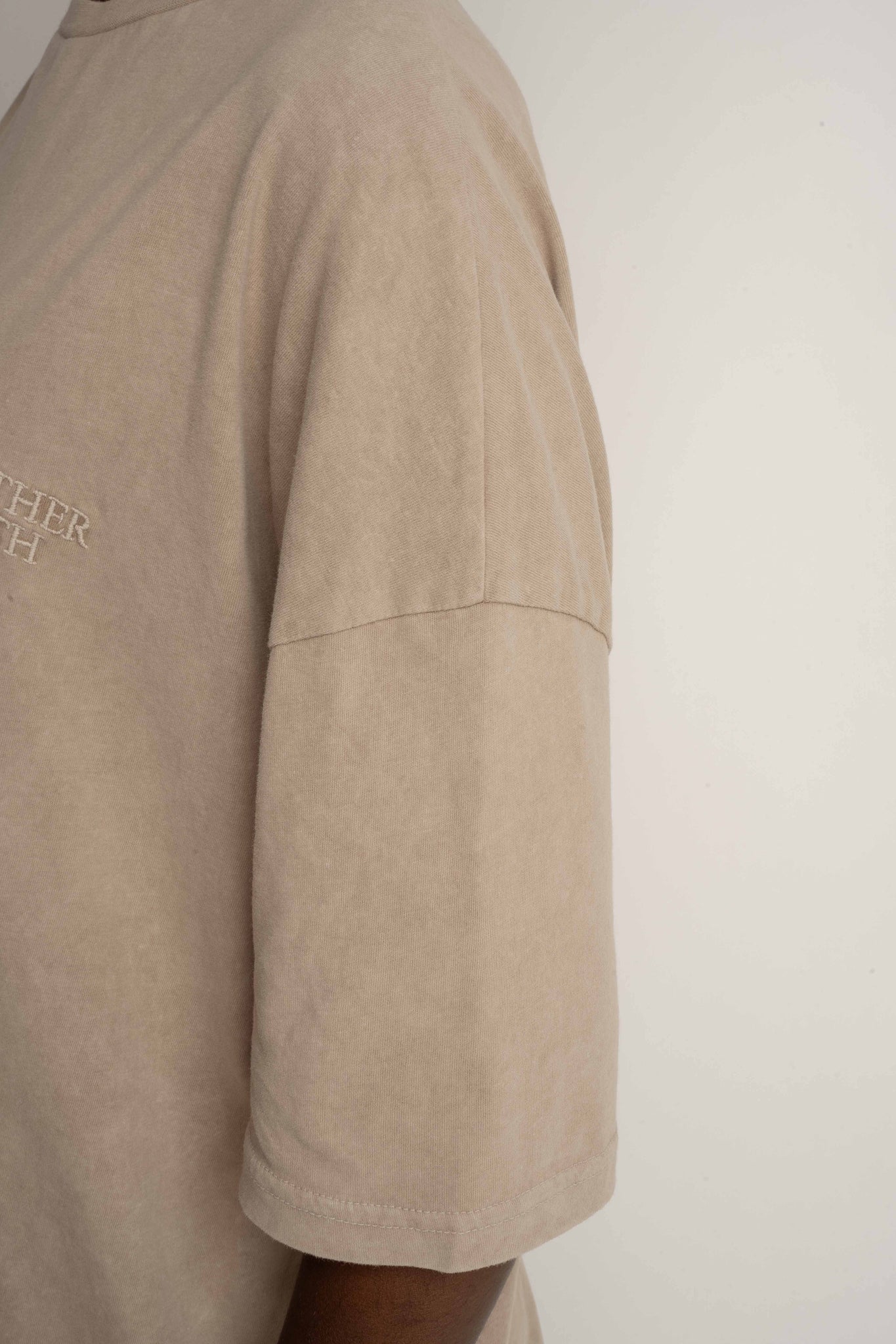 T-SHIRT OVERSIZE Z EFEKTEM WASHED BEŻOWY - COMO