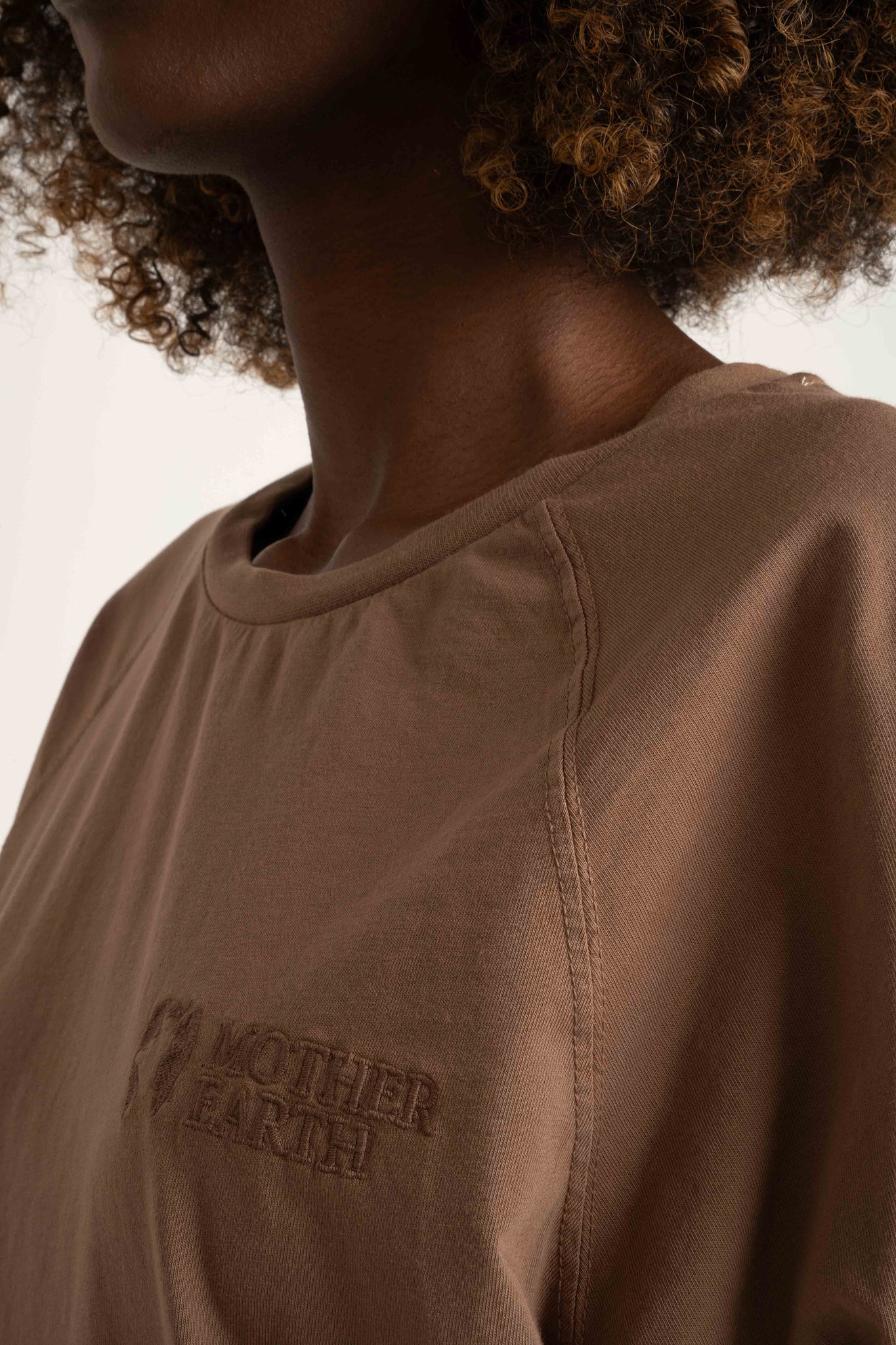 OVERSIZED LONGSLEEVE WITH A DELICATE WASHED EFFECT BROWN - OBILATU