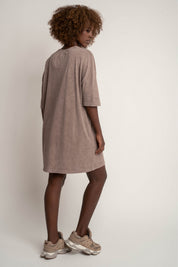 T-SHIRT OVERSIZE Z EFEKTEM WASHED BRĄZOWY - COMO