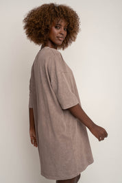 T-SHIRT OVERSIZE Z EFEKTEM WASHED BRĄZOWY - COMO