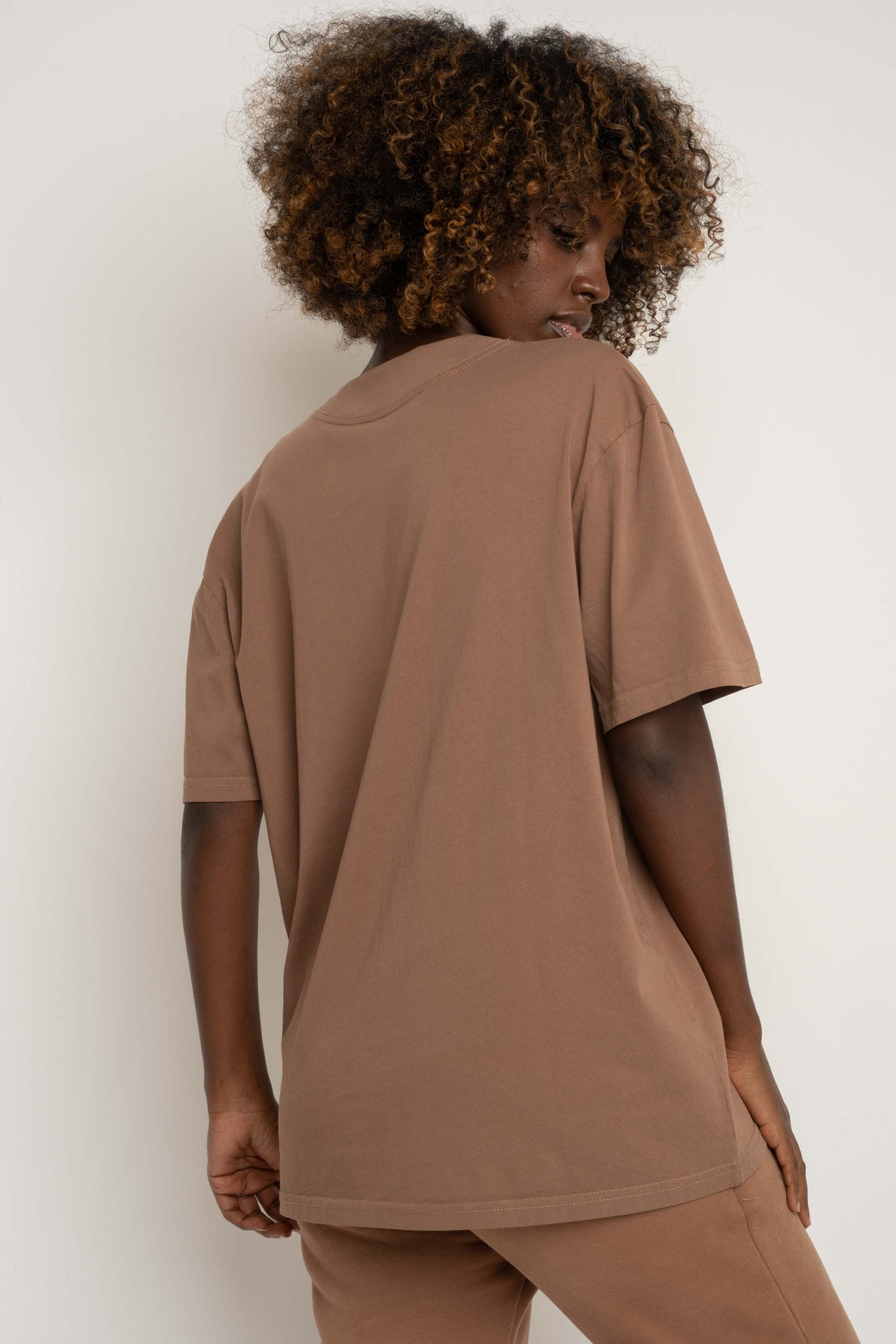 OVERSIZED T-SHIRT WITH A DELICATE WASHED EFFECT BROWN - FLORES