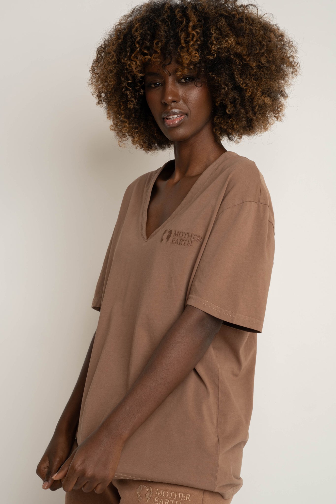 OVERSIZED T-SHIRT WITH A DELICATE WASHED EFFECT BROWN - FLORES