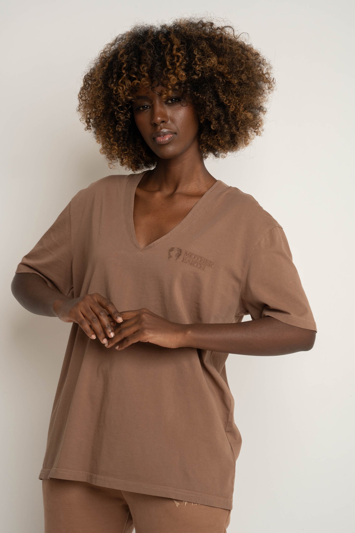 OVERSIZED T-SHIRT WITH A DELICATE WASHED EFFECT BROWN - FLORES
