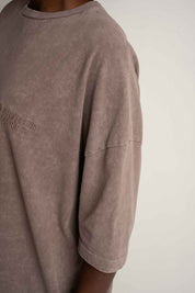 T-SHIRT OVERSIZE Z EFEKTEM WASHED BRĄZOWY - COMO