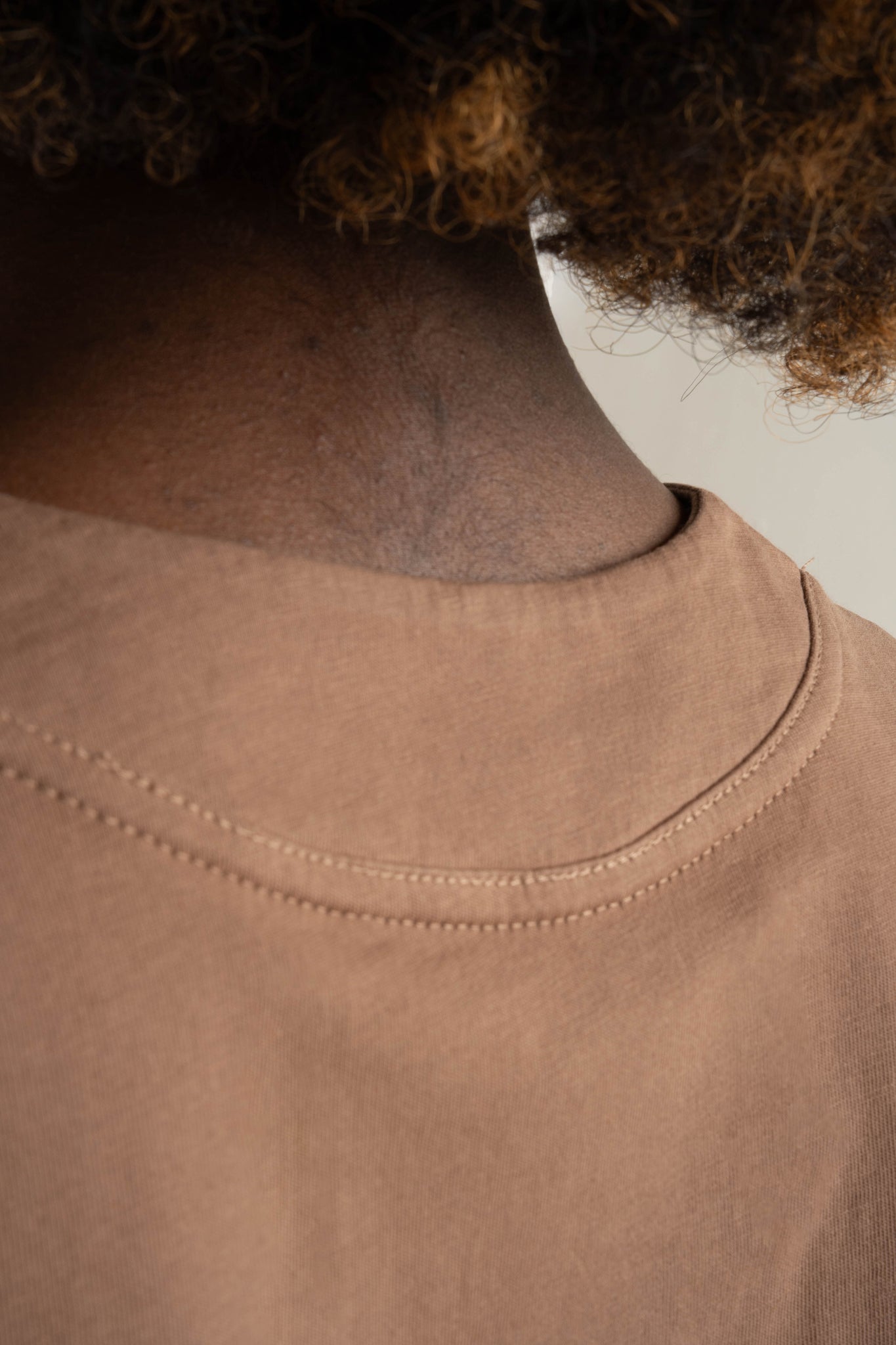 OVERSIZED T-SHIRT WITH A DELICATE WASHED EFFECT BROWN - FLORES