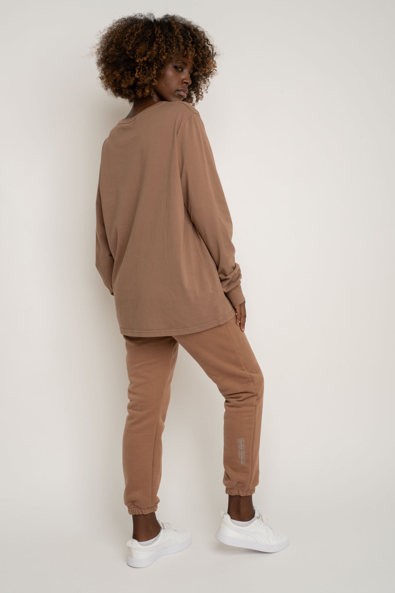 OVERSIZED LONGSLEEVE WITH A DELICATE WASHED EFFECT BROWN - GILI