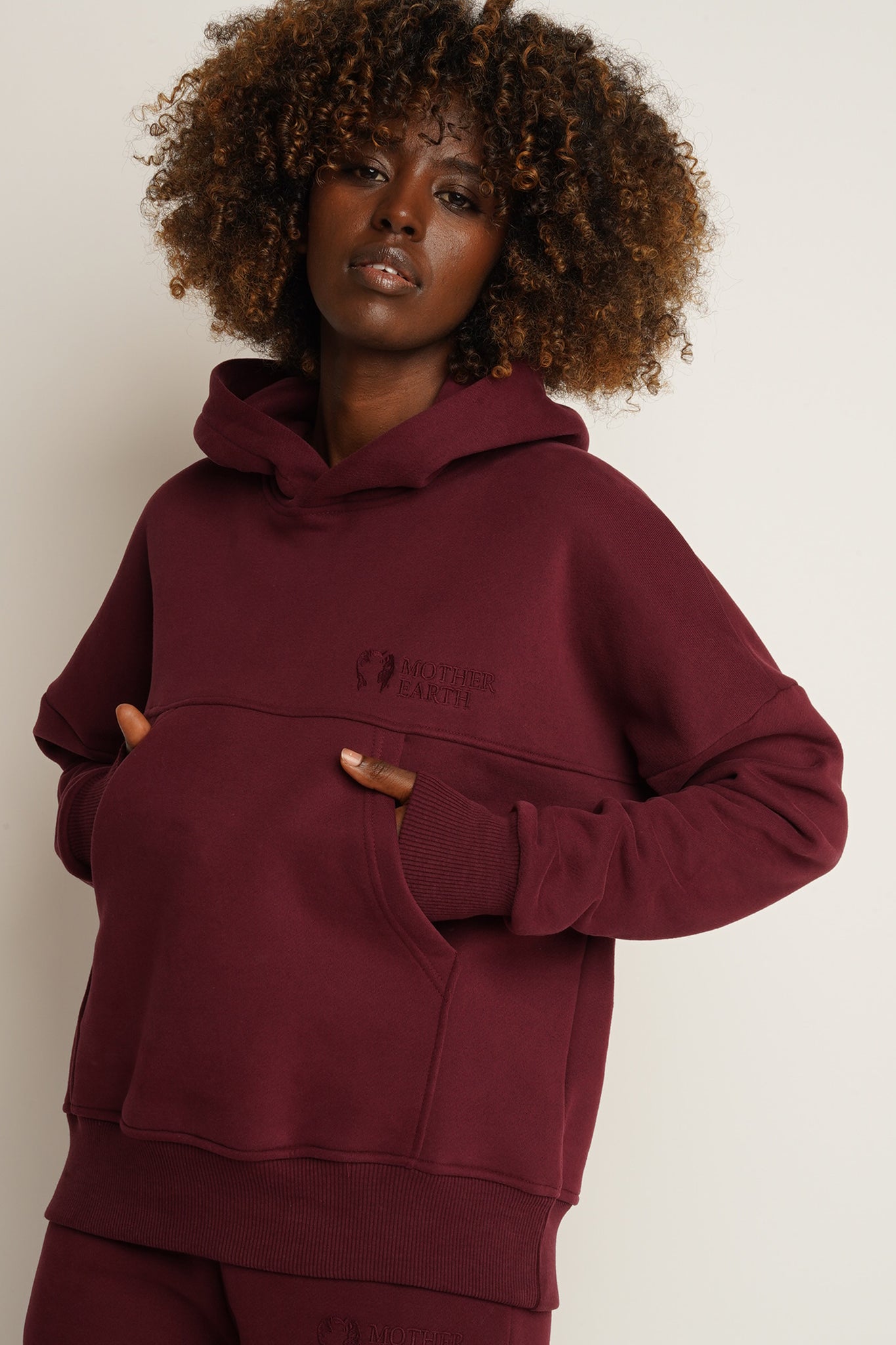BLUZA Z KAPTUREM BORDOWA - MURIA