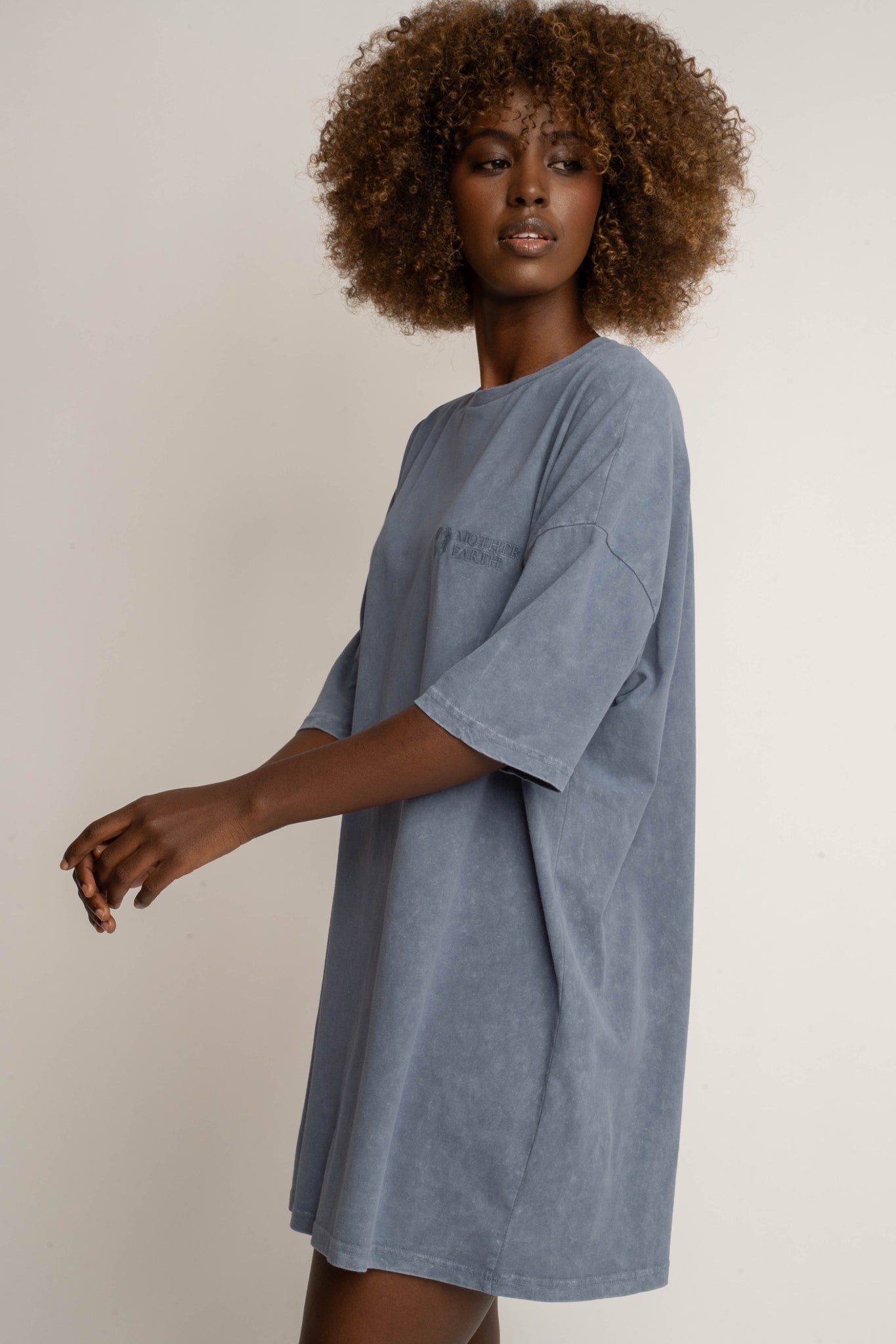 T-SHIRT OVERSIZE Z EFEKTEM WASHED GRANATOWY - COMO