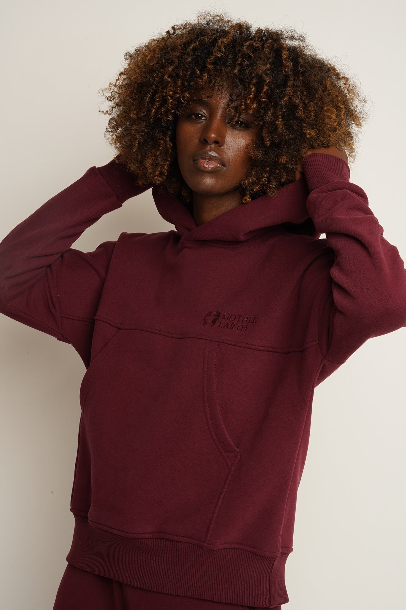 BLUZA Z KAPTUREM BORDOWA - MURIA