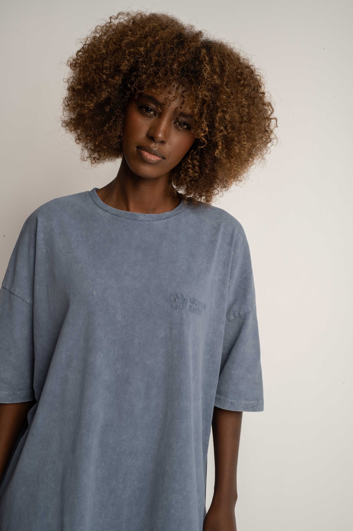 T-SHIRT OVERSIZE Z EFEKTEM WASHED GRANATOWY - COMO