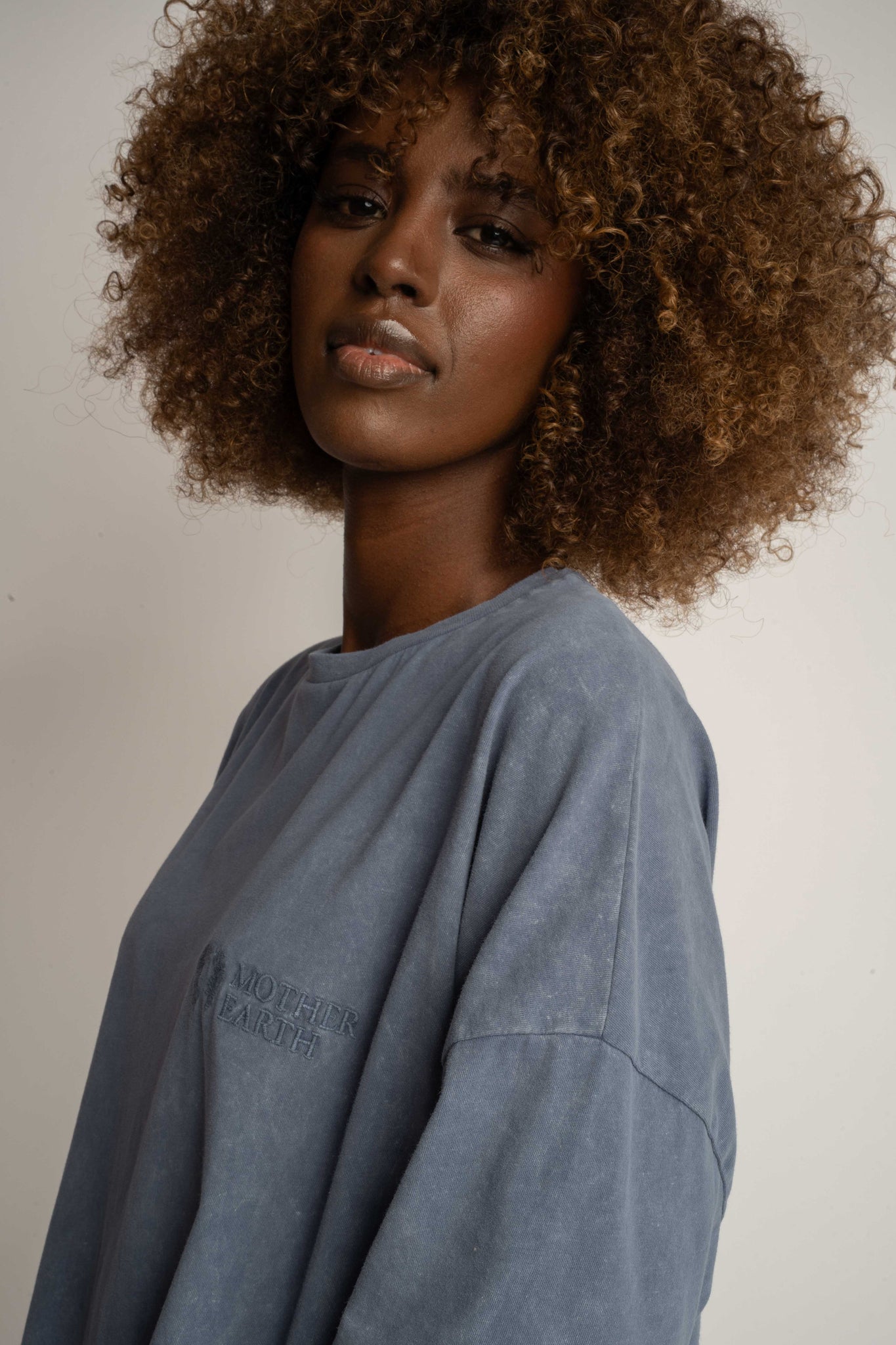 T-SHIRT OVERSIZE Z EFEKTEM WASHED GRANATOWY - COMO