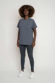 T-SHIRT OVERSIZE Z DELIKATNYM EFEKTEM SPRANIA SZARY - MORAINE